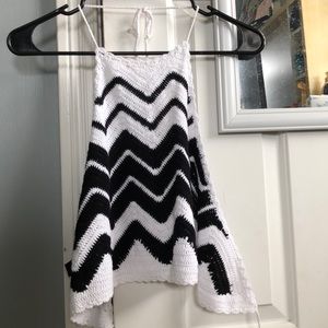 Crochet black and white crop top